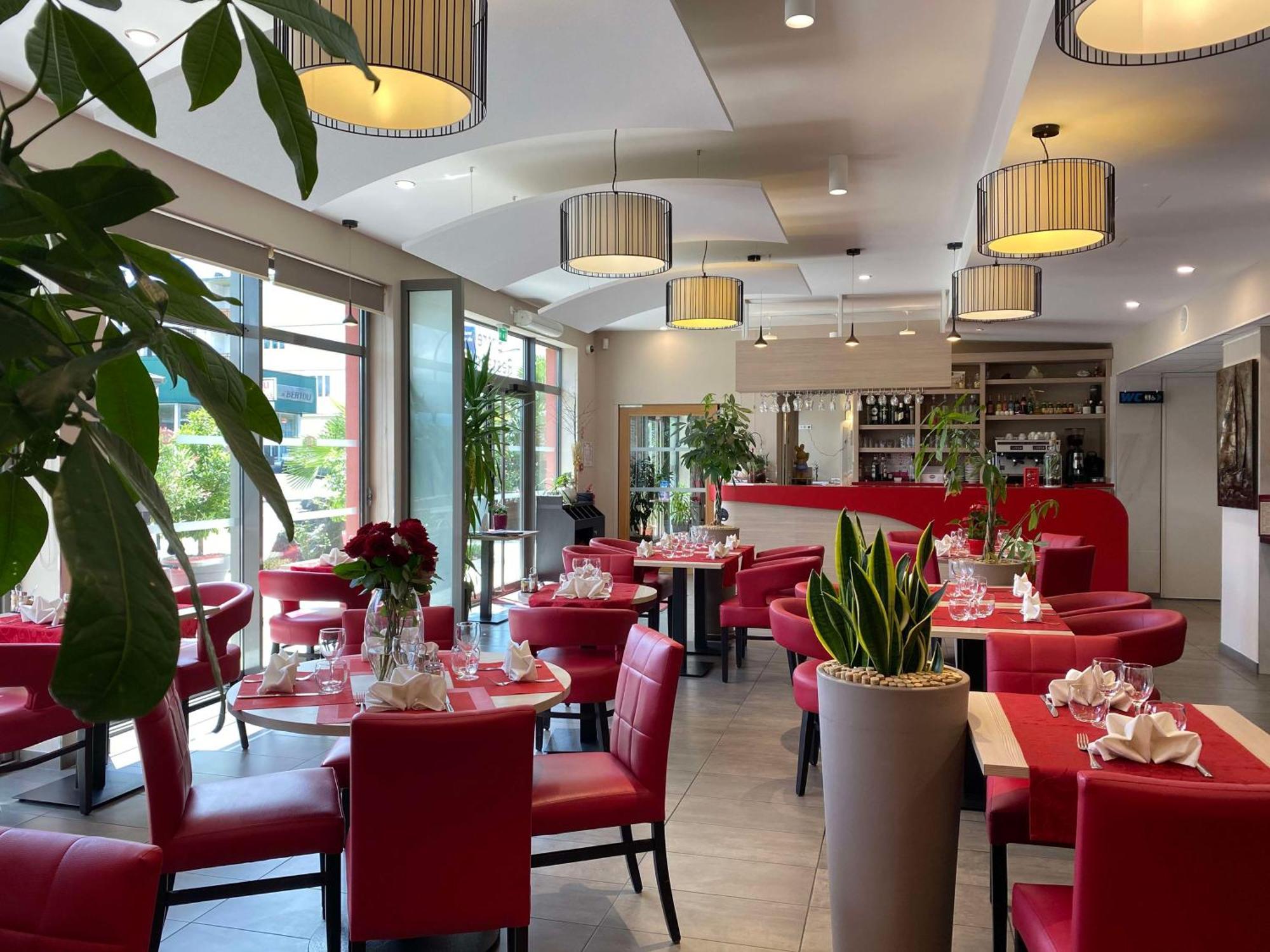 Brit Hotel Brive La Gaillarde - Restaurant La Limousine Malemort Exterior photo